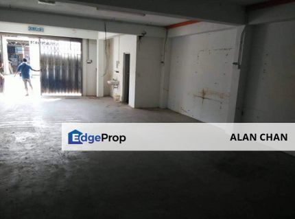 Corner link factory taman perindustrian bukit serdang for rent balakong, Selangor, Seri Kembangan