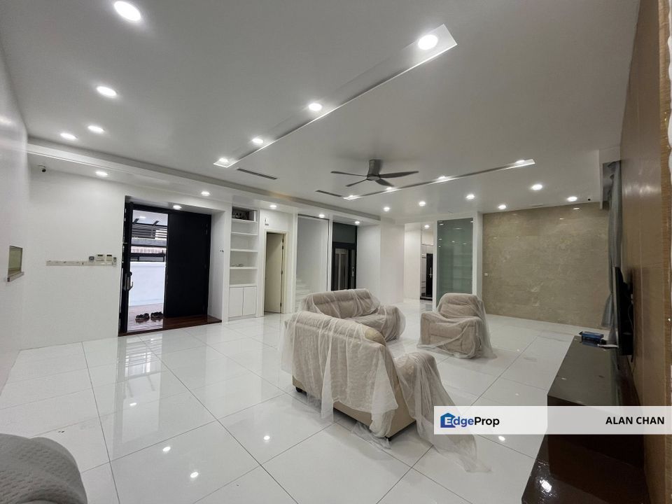 3 STOREY BUNGALOW HOUSE WITH LIFT 三层独立式大屋出租, THE ROYALE, TAMAN SEGAR PERDANA, 43200 CHERAS, SELANGOR., Selangor, Cheras