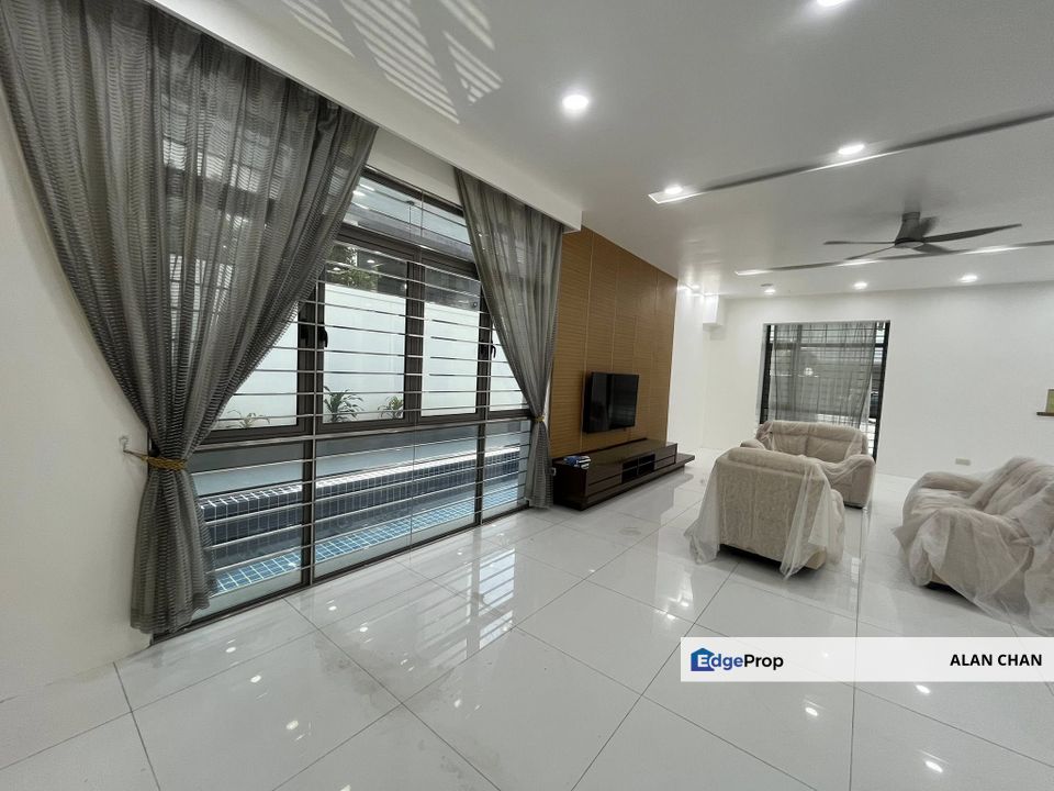 3 STOREY BUNGALOW HOUSE WITH LIFT 三层独立式大屋出租, THE ROYALE, TAMAN SEGAR PERDANA, 43200 CHERAS, SELANGOR., Selangor, Cheras