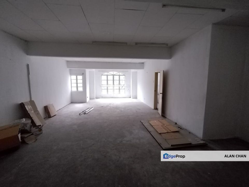FOR SALE – 2ND FLOOR OFFICE LOT 📍 Taman Bukit Cheras, Kuala Lumpur, Cheras