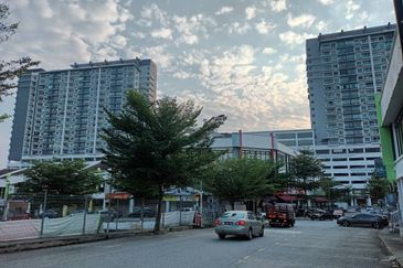 D Square @ Bandar Damai Perdana