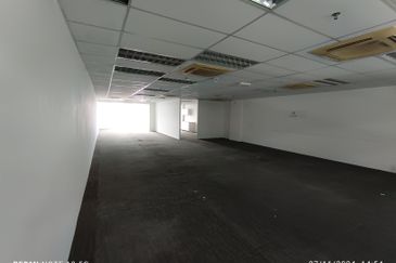 SKY PARK ONE CITY OFFICE LEVEL 6 FOR RENT