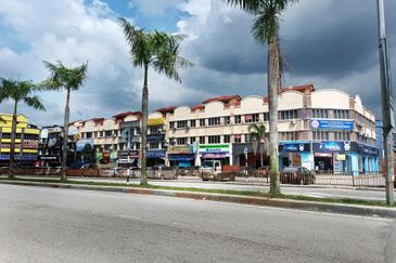 2nd Floor Corner unit office for rent at Damai Perdana, Cheras 