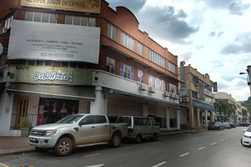 2nd Floor Corner unit office for rent at Damai Perdana, Cheras 