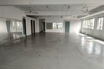 2nd Floor Corner unit office for rent at Damai Perdana, Cheras 
