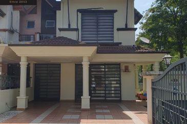 Double storey house Bukit Subang 