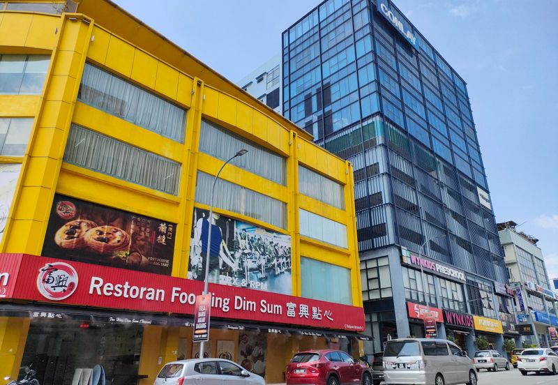 Walking distance to Lrt station 