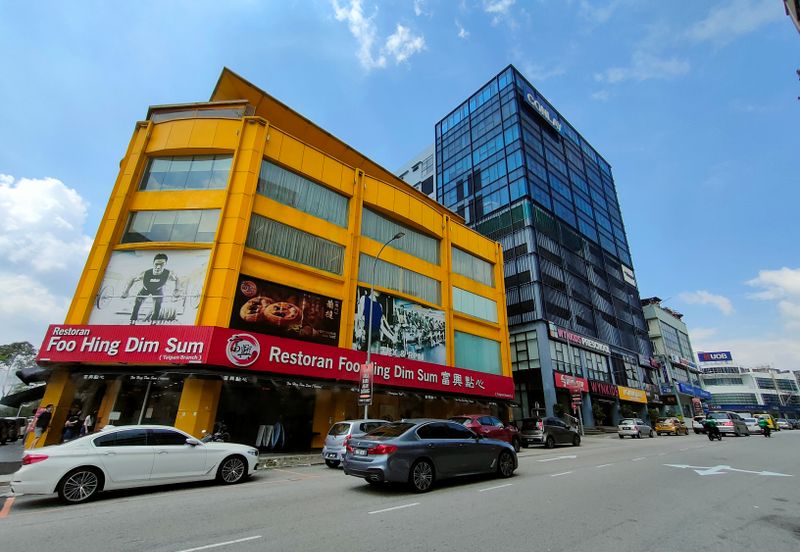 Walking distance to Lrt station 