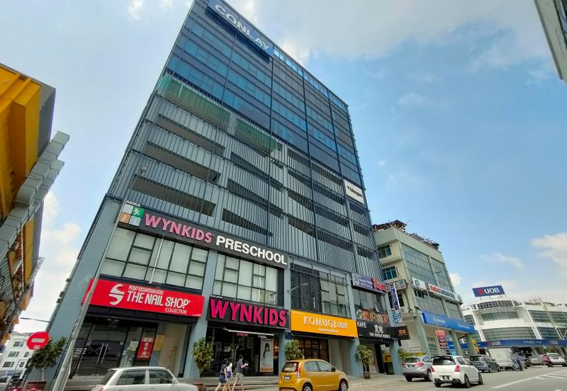 Walking distance to Lrt station 