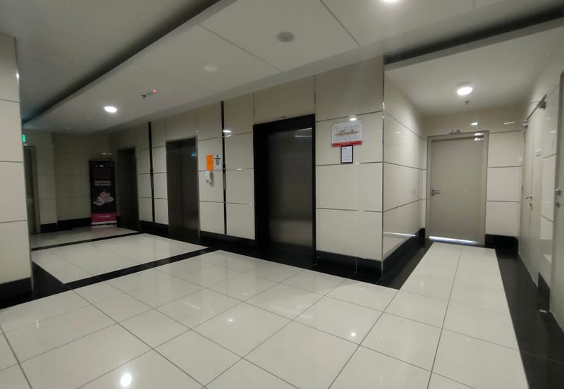 Walking distance to Lrt station 