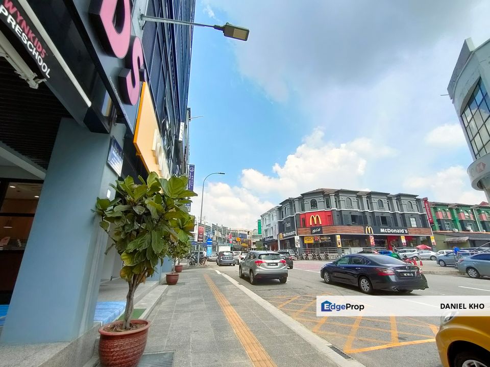 Walking distance to Lrt station , Selangor, USJ