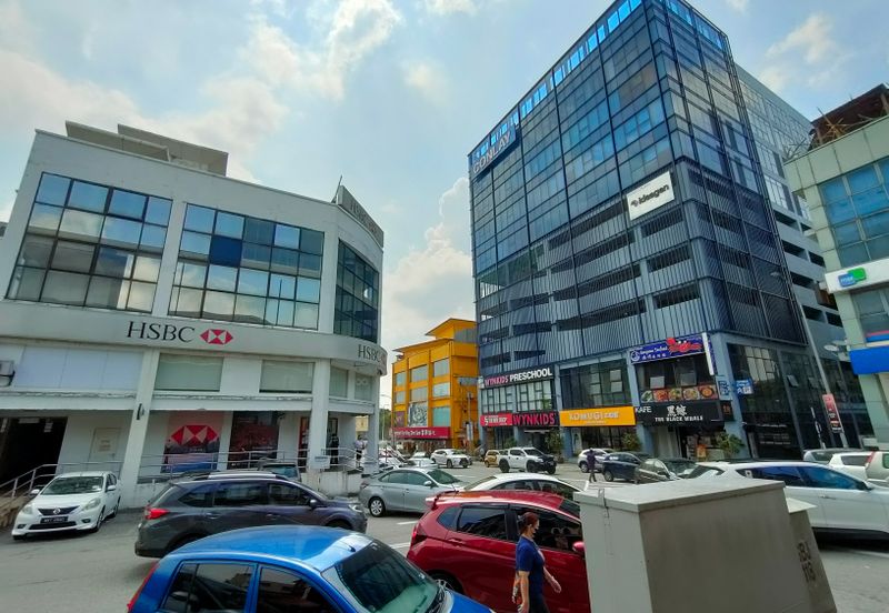 Walking distance to Lrt station 