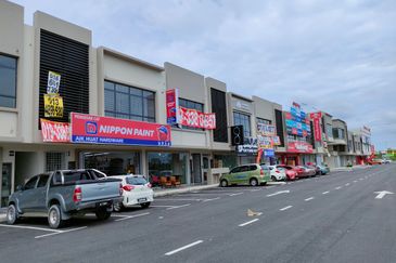 Triana @ Tropicana Amans