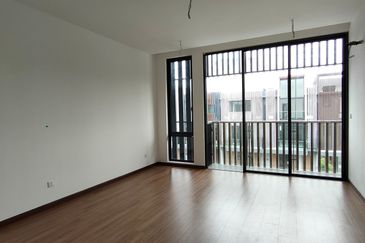 3 storey house Taman Puchong Legenda 