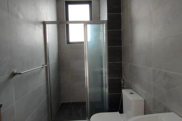 3 storey house Taman Puchong Legenda 