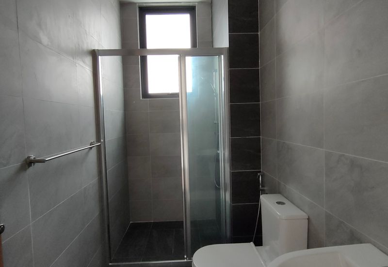 3 storey house Taman Puchong Legenda 