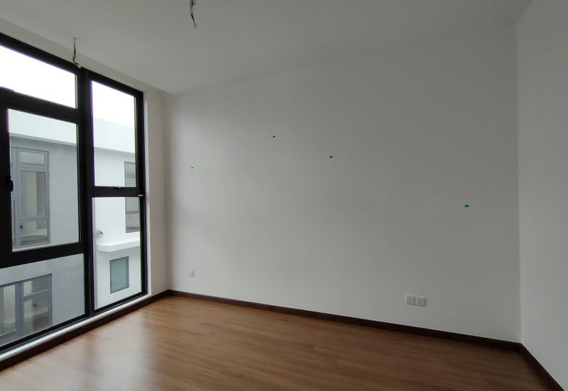 3 storey house Taman Puchong Legenda 