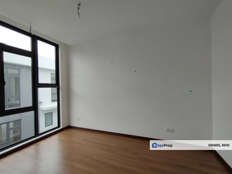 3 storey house Taman Puchong Legenda , Selangor, Puchong