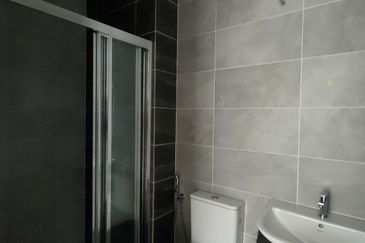 3 storey house Taman Puchong Legenda 