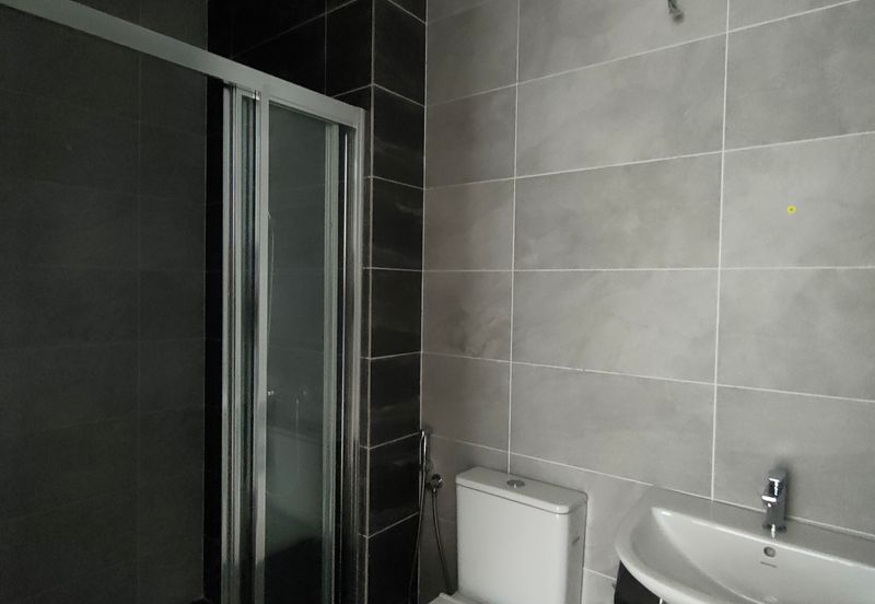 3 storey house Taman Puchong Legenda 