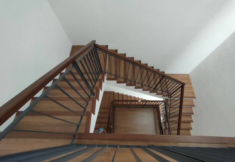 3 storey house Taman Puchong Legenda 