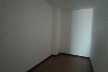 3 storey house Taman Puchong Legenda 