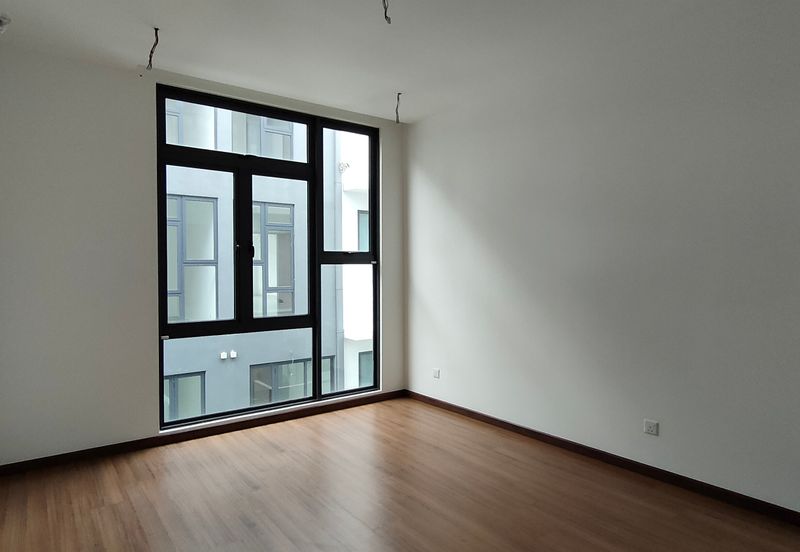 3 storey house Taman Puchong Legenda 