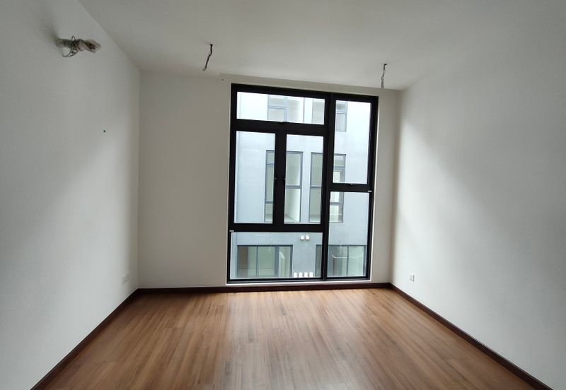 3 storey house Taman Puchong Legenda 