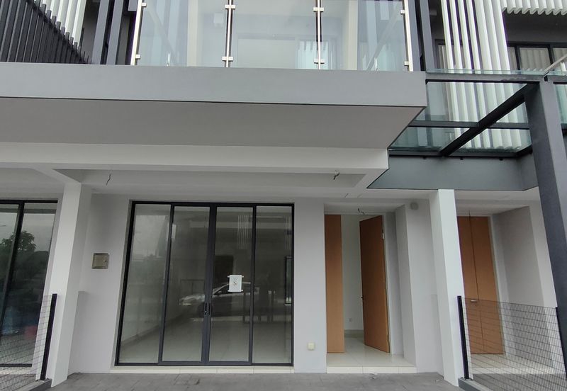 3 storey house Taman Puchong Legenda 