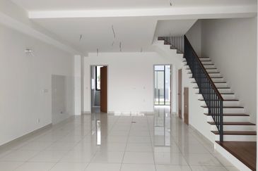 3 storey house Taman Puchong Legenda 
