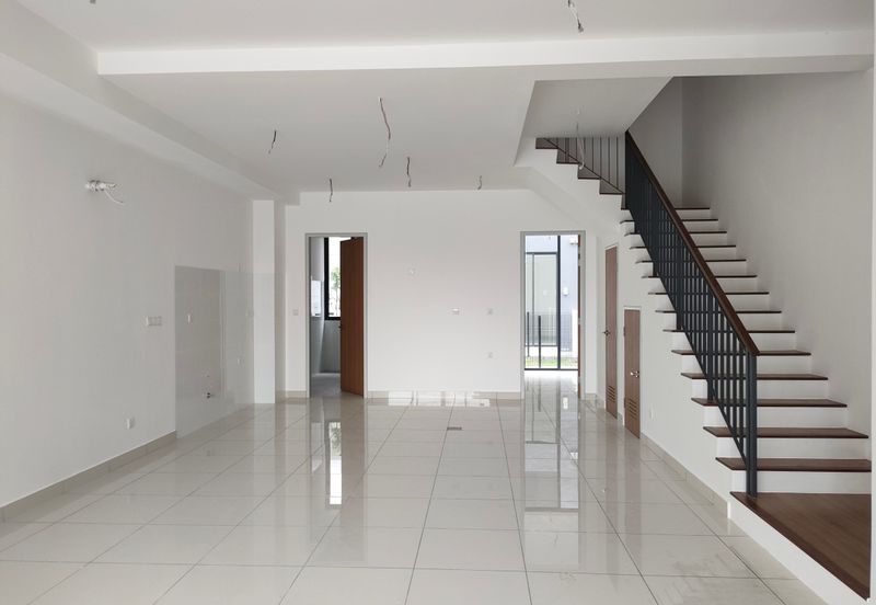 3 storey house Taman Puchong Legenda 