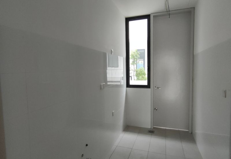 3 storey house Taman Puchong Legenda 