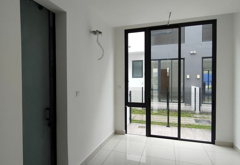 3 storey house Taman Puchong Legenda 