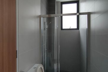 3 storey house Taman Puchong Legenda 