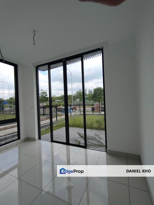 3 storey house Taman Puchong Legenda , Selangor, Puchong