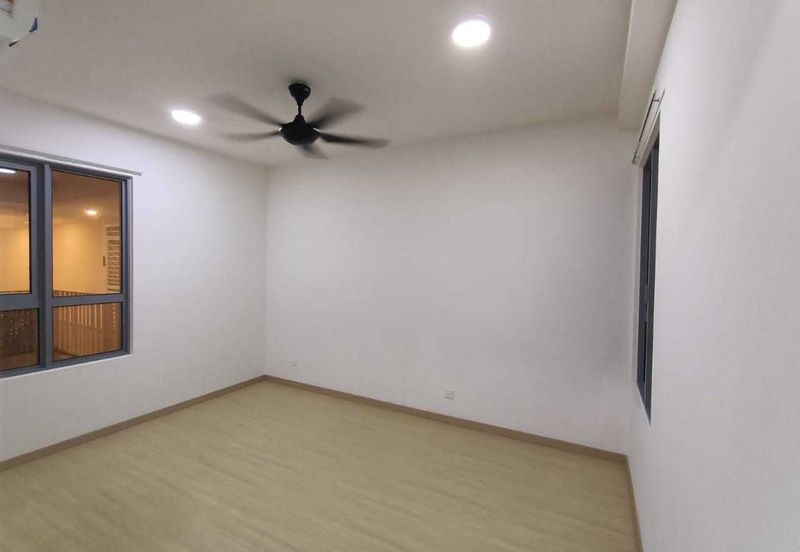 Gravit8 @ Klang South