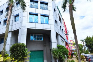 4 storey shop Kota kemuning 