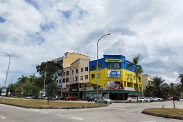4 storey shop Kota kemuning 