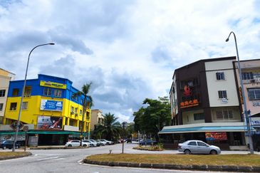 4 storey shop Kota kemuning 