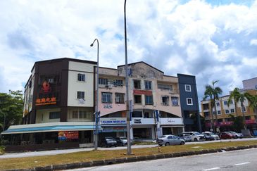 4 storey shop Kota kemuning 