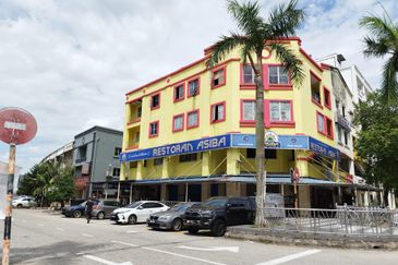 4 storey shop Kota kemuning 