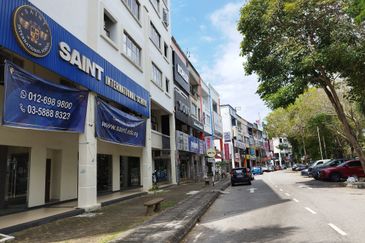 4 storey shop Kota kemuning 