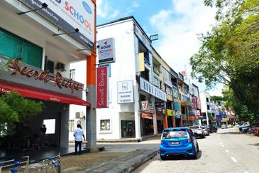 4 storey shop Kota kemuning 