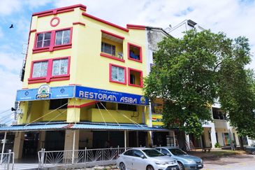 4 storey shop Kota kemuning 