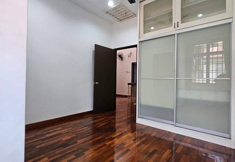 Canal Gardens, Kota Kemuning