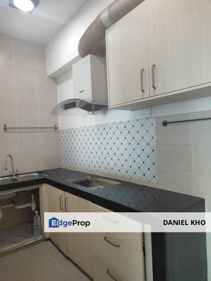 Fully renovated The Zest condo near by Lrt Station Bandar Kinrara, Selangor, Bandar Kinrara Puchong