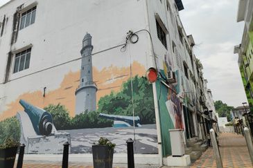 Ground floor shop facing main road & near by tourist place Bukit Melawati Kuala Selangor 