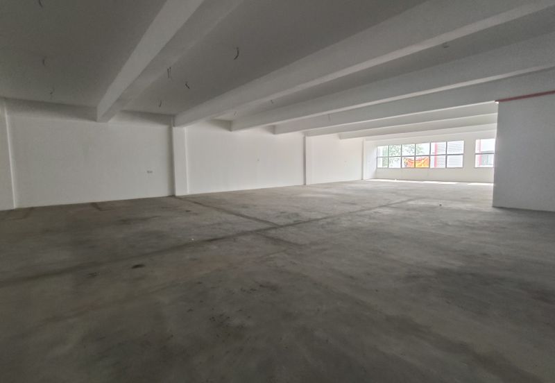 44 x 90 First floor shop with lift near by Standard Chartered Bank Klang Town 