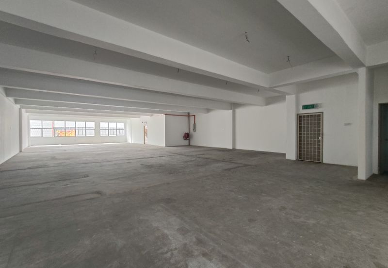 44 x 90 First floor shop with lift near by Standard Chartered Bank Klang Town 