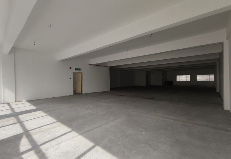 44 x 90 First floor shop with lift near by Standard Chartered Bank Klang Town 